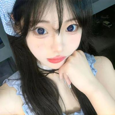 她对星星歌唱